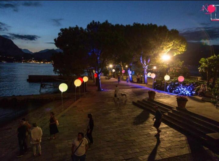 notte delle luci natalizie sul Lago Maggiore