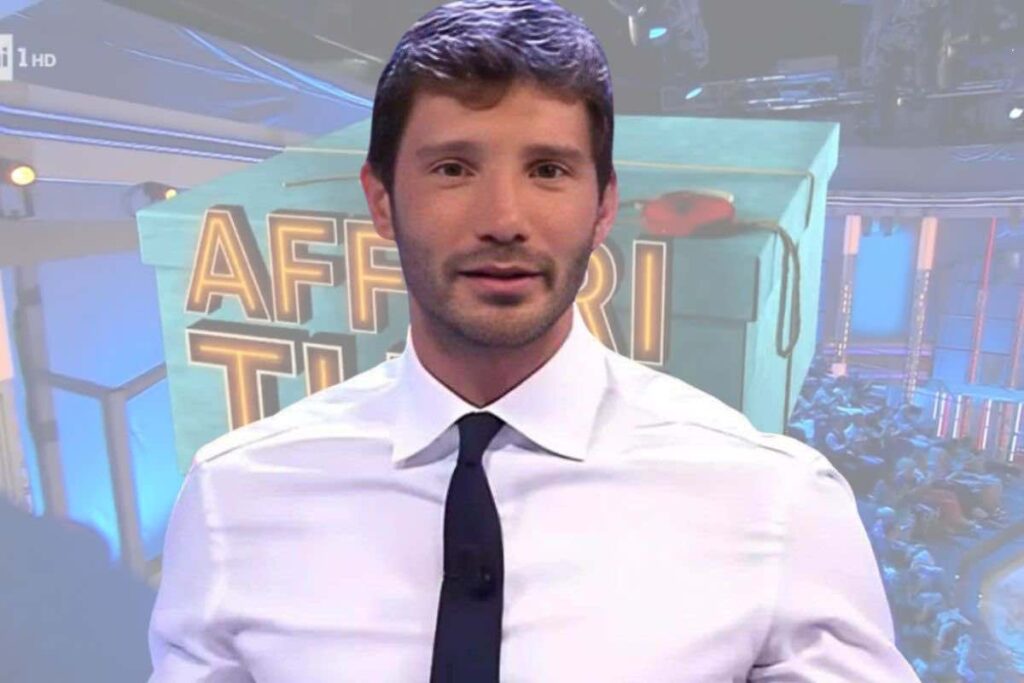 Stefano De Martino Affari Tuoi tutti difendono il conduttore